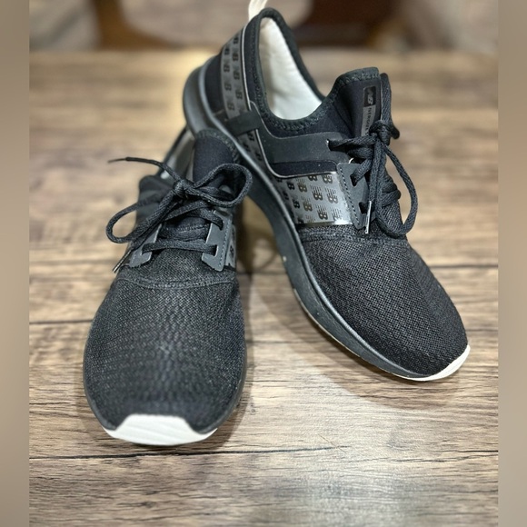New Balance FuelCore Nergize v1 Black /White Size 11 - Picture 3 of 5